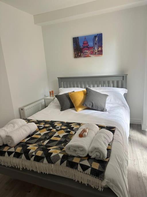 Modern 1-Bed Apartment Μπέλφαστ Εξωτερικό φωτογραφία